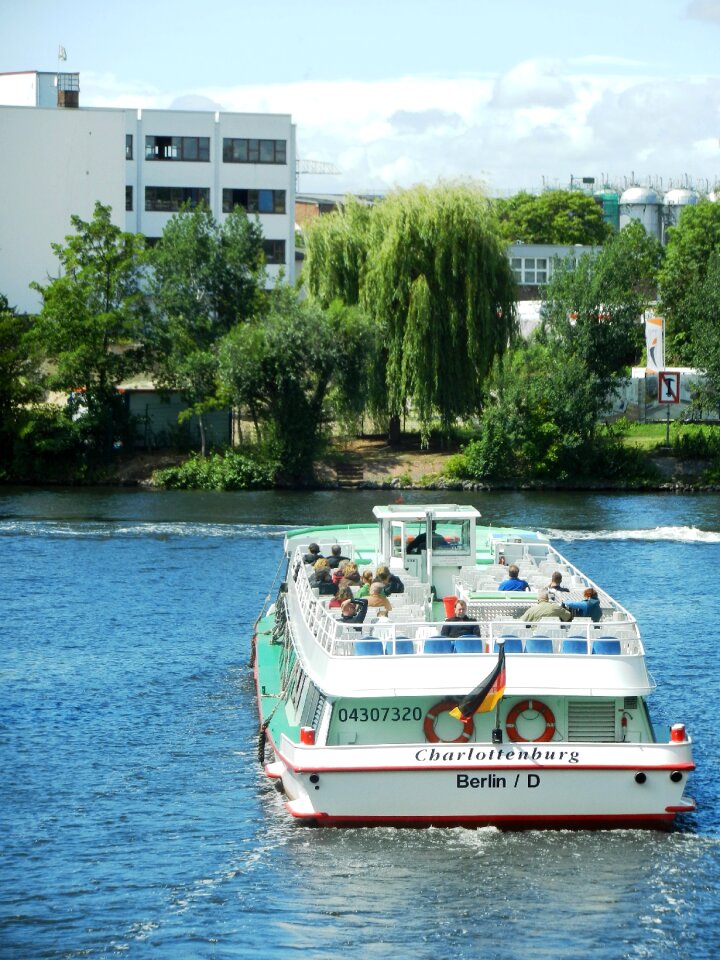 Cruise ship tourism sail boat didn't