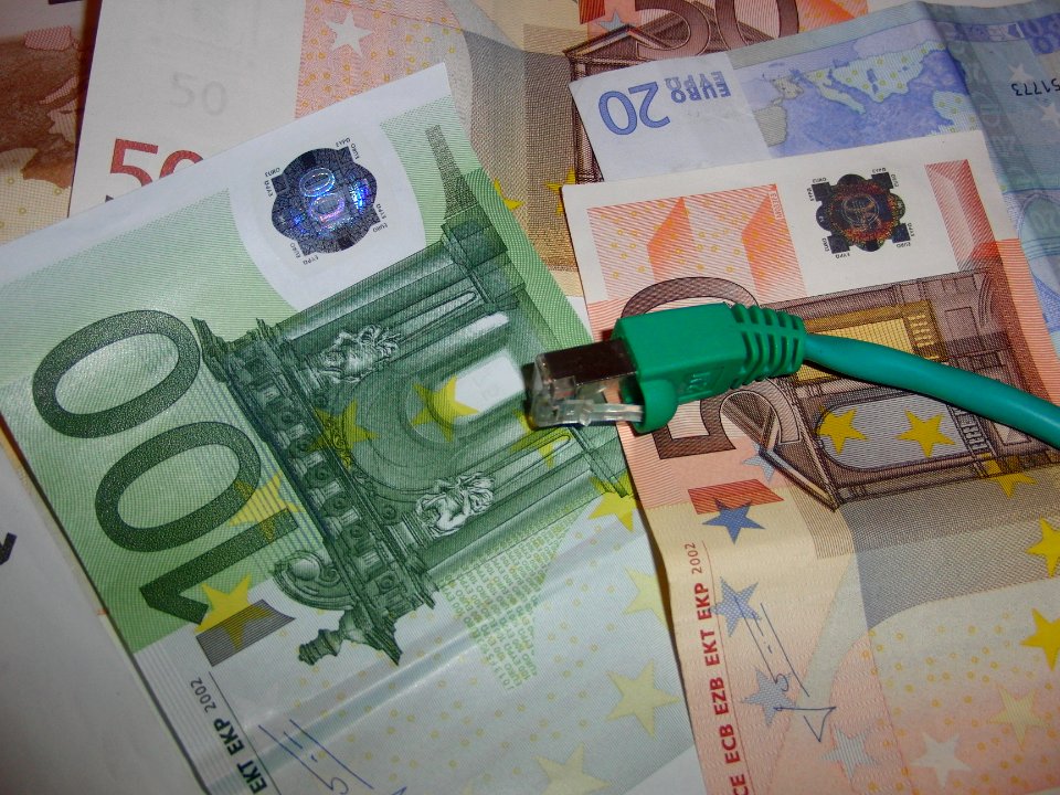 Netzkabel und Geld
