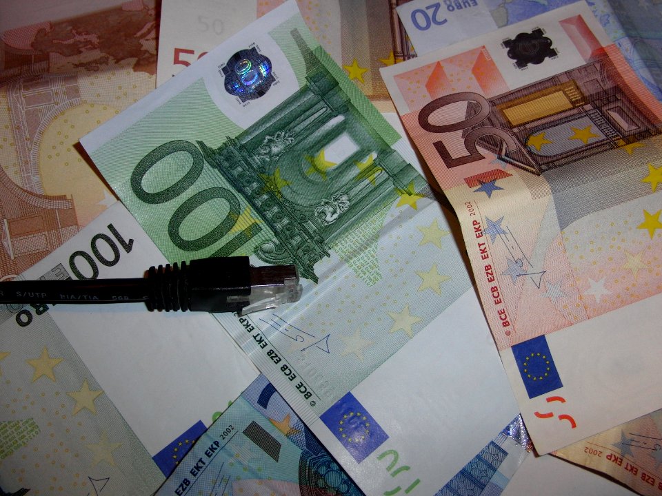 Netzkabel und Geld