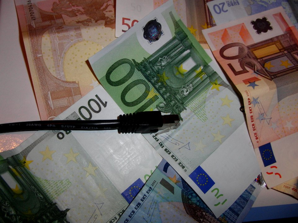 Netzkabel und Geld