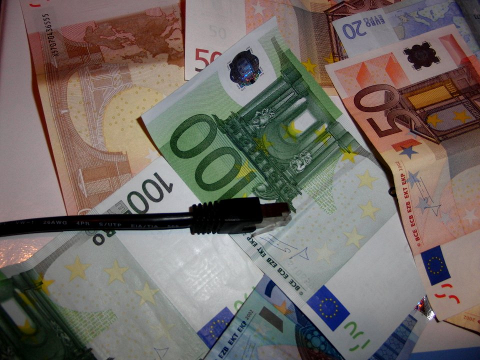 Netzkabel und Geld