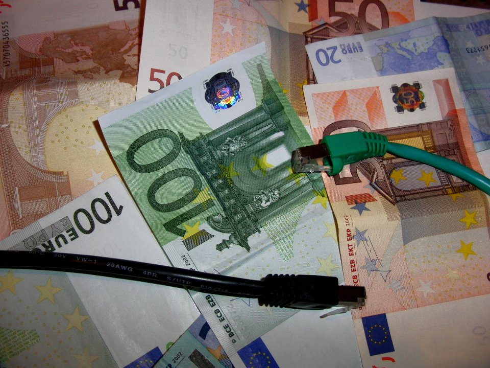 Netzkabel und Geld