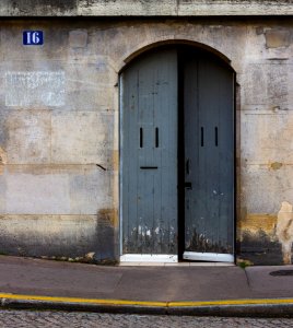 Walls have ears, doors got mouths