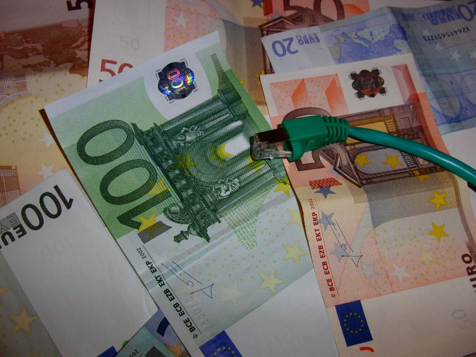 Netzkabel und Geld