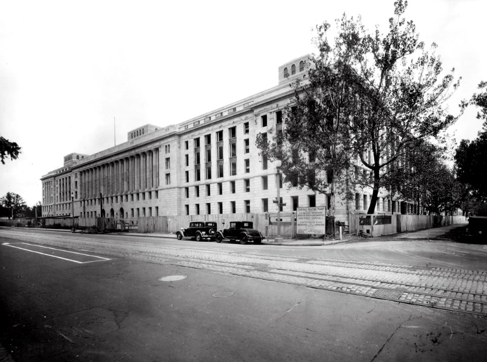 1933 (Sep 1) South Bldg, 14th and C Sts looking NE USDA Construction Photo Collection (1)
