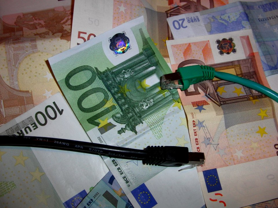 Netzkabel und Geld