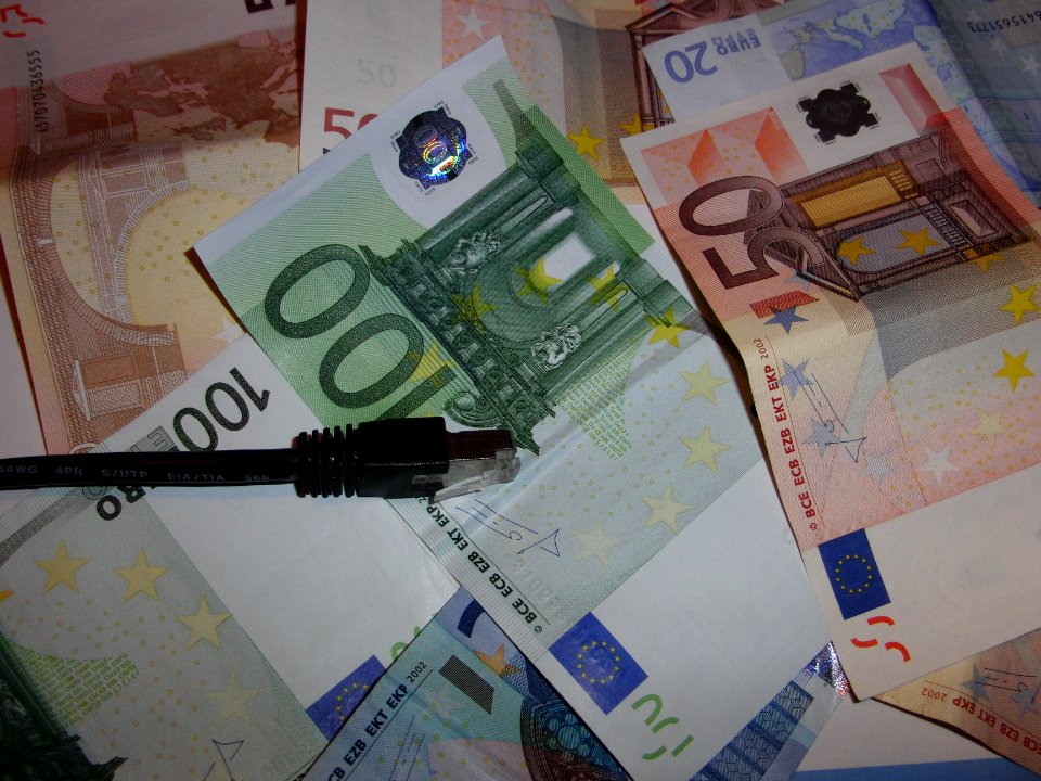 Netzkabel und Geld
