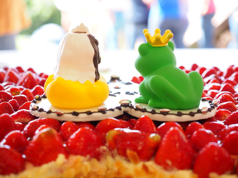 King princess strawberry cake