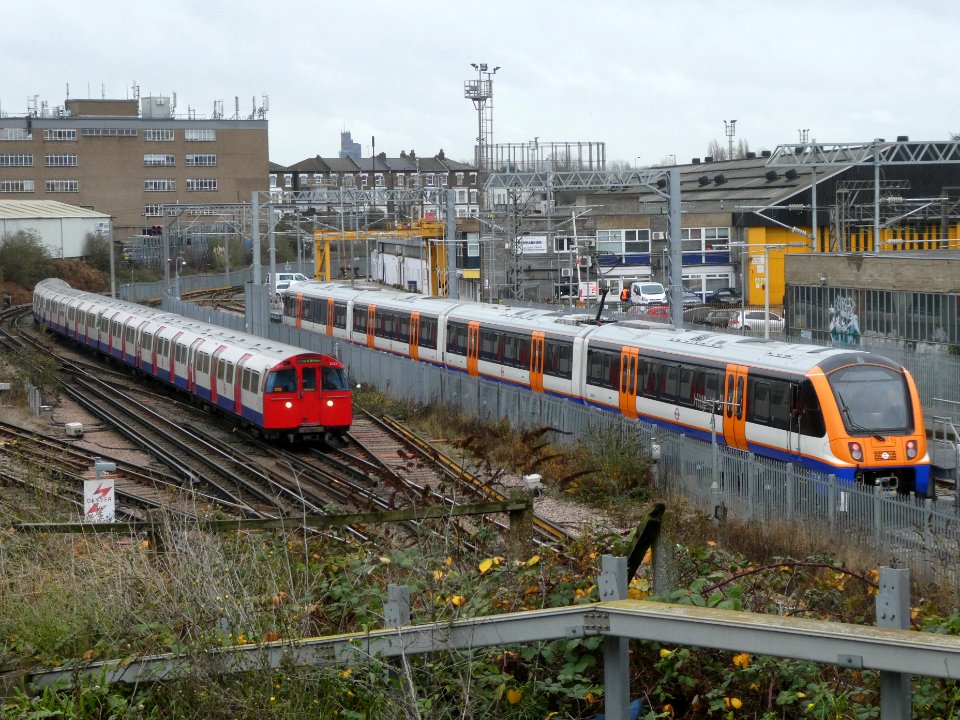 1972Tube-Unidentified710-Willesden-P1530345