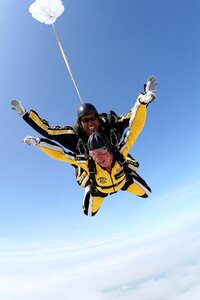 Cooperation parachute skydiving