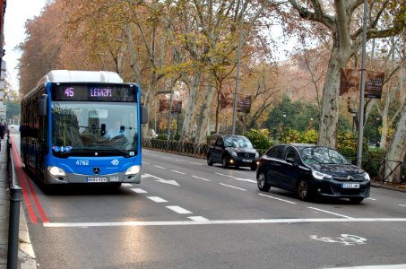 autobús 45 a Legazpi. Madrid photo