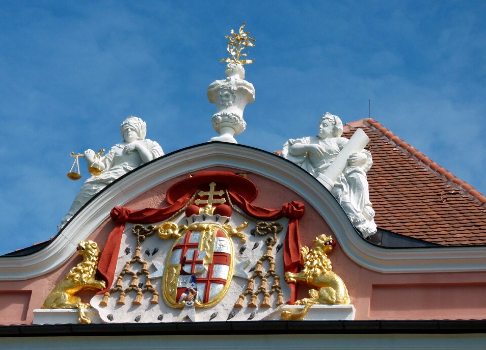 Facade figures historic center