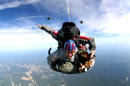 Cooperation parachute skydiving