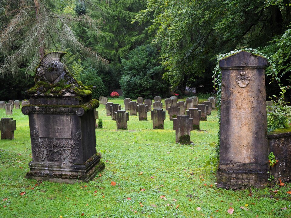 Woodland cemetery graves soldiers graves