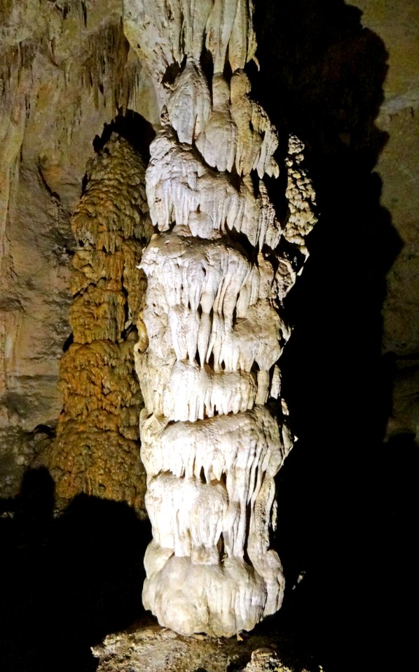 Flowstone-covered travertine column (Carlsbad Caverns, New Mexico, USA)