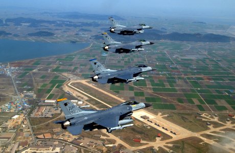 General Dynamics F-16 "Fighting Falcons" photo