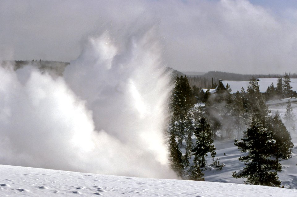 Cascade Geyser erupting (9 January 1998) 3