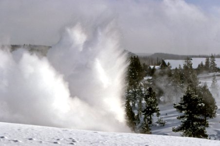 Cascade Geyser erupting (9 January 1998) 3