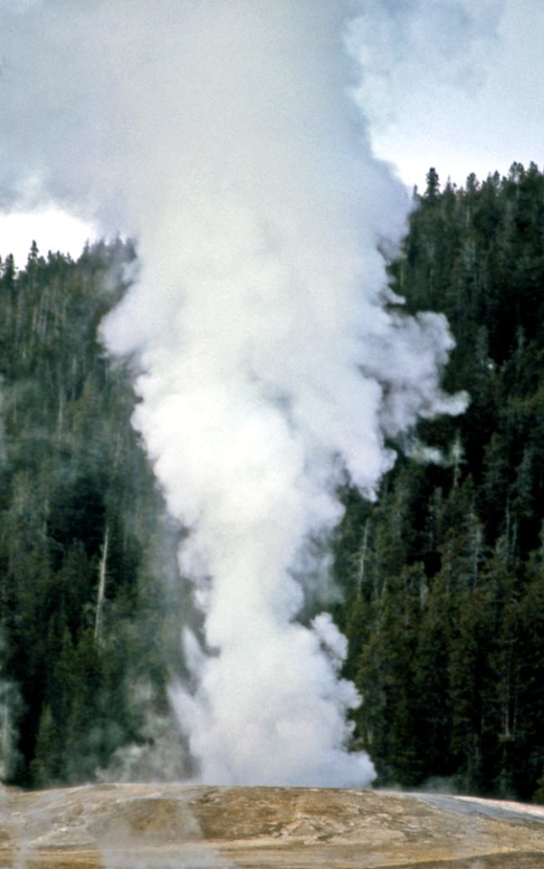 Giantess Geyser erupting (1969)