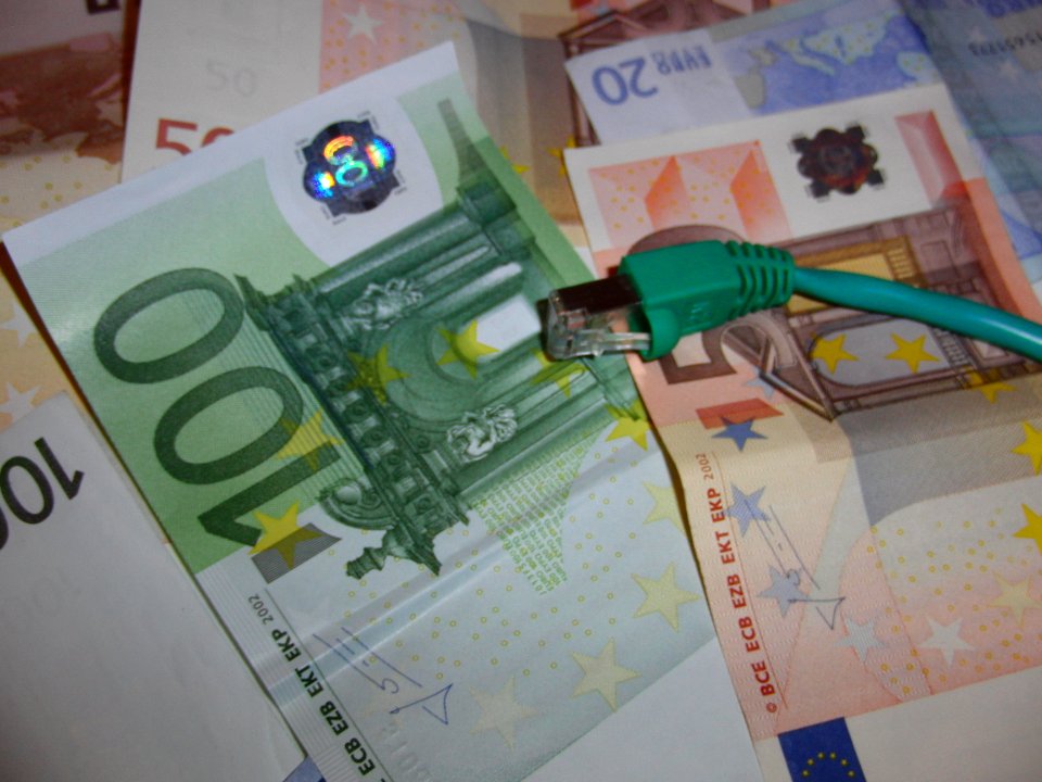 Netzkabel und Geld
