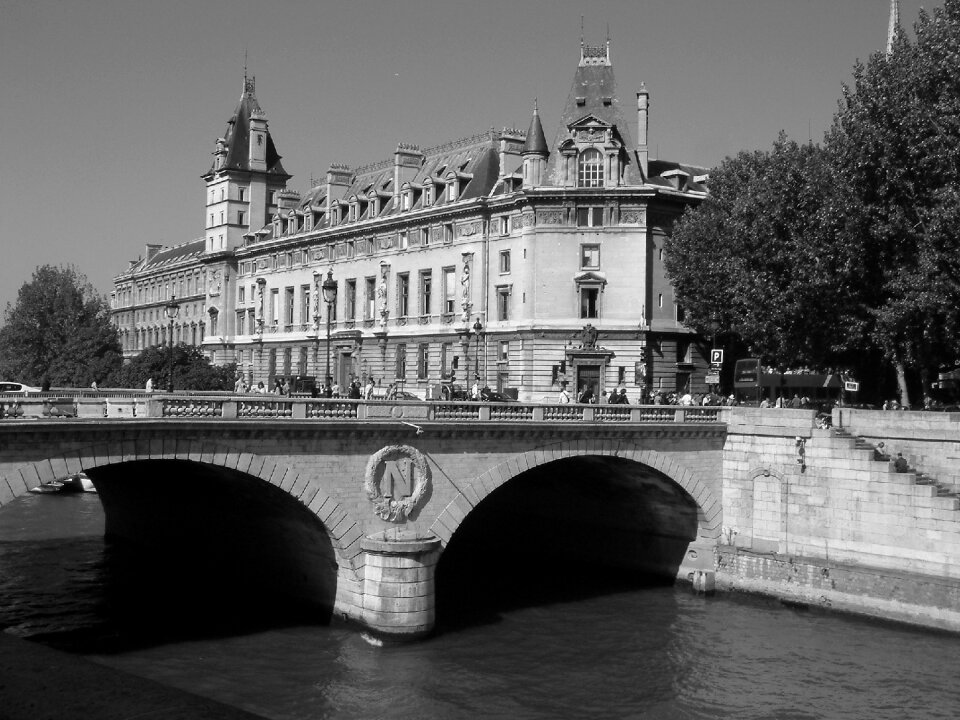 Seine cityscape gray bridge