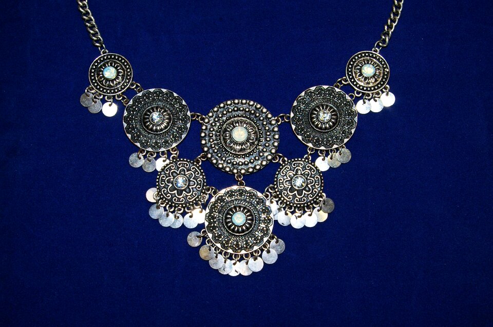 Decorative chain woman