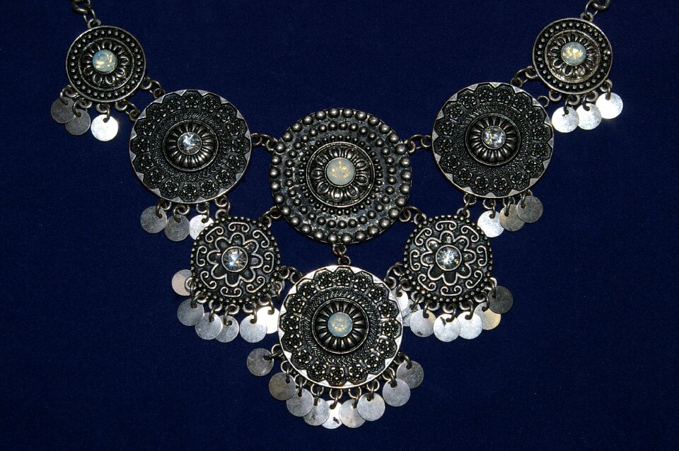 Decorative chain woman