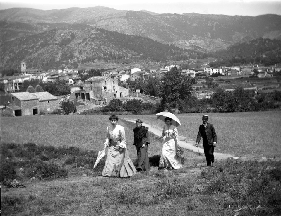 Baldomer Gili Roig. Família Gili Roig (Maçanet de Cabrenys), c. 1911 photo