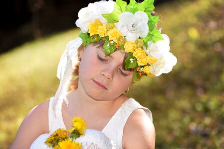 Face headdress flowers photo