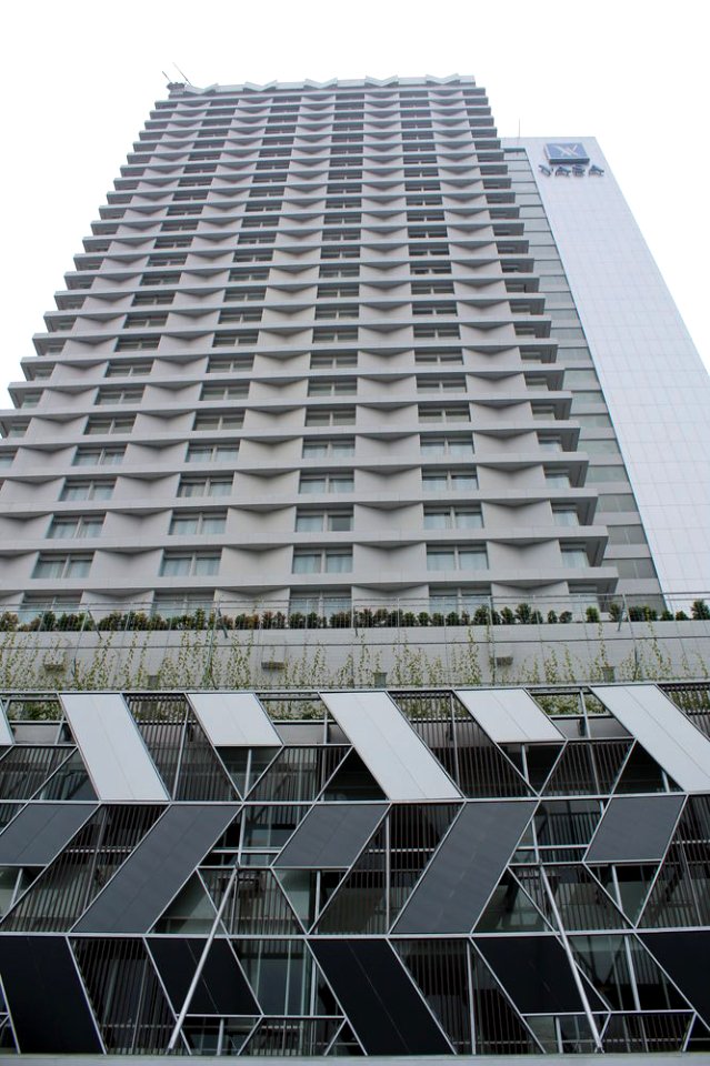 Hotel Vasa Surabaya (at noon)