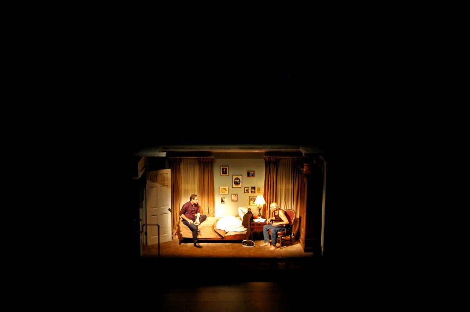 iHo -- Gus' Bedroom Landed
