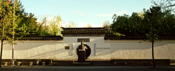 sun yat sen gardens gate