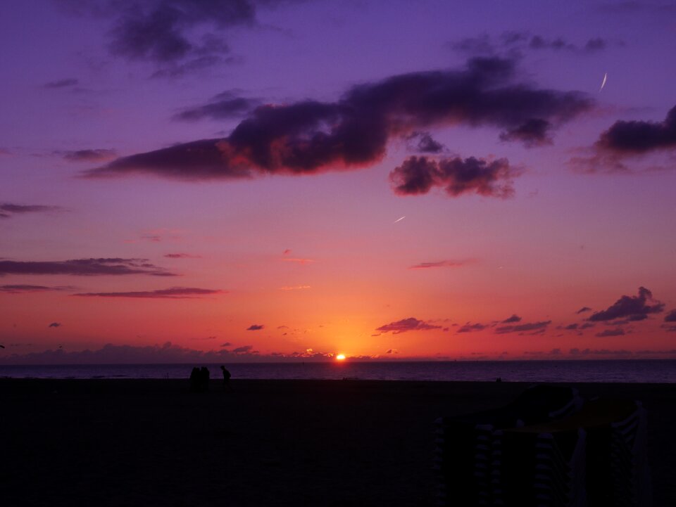 Setting sun brand romance