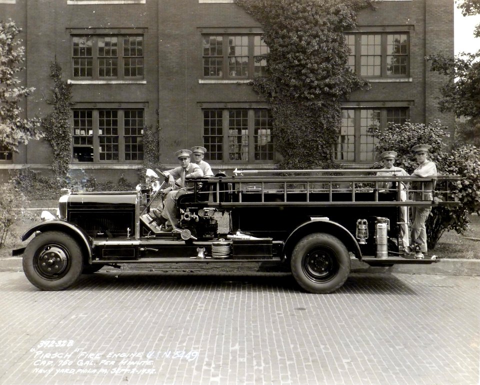 Philadelphia, PA Naval Shipyard - Pirsch fire engine September 1932