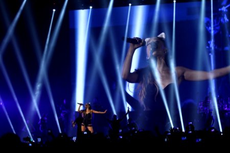 The Honeymoon Tour - Ariana Grande (6) (1)