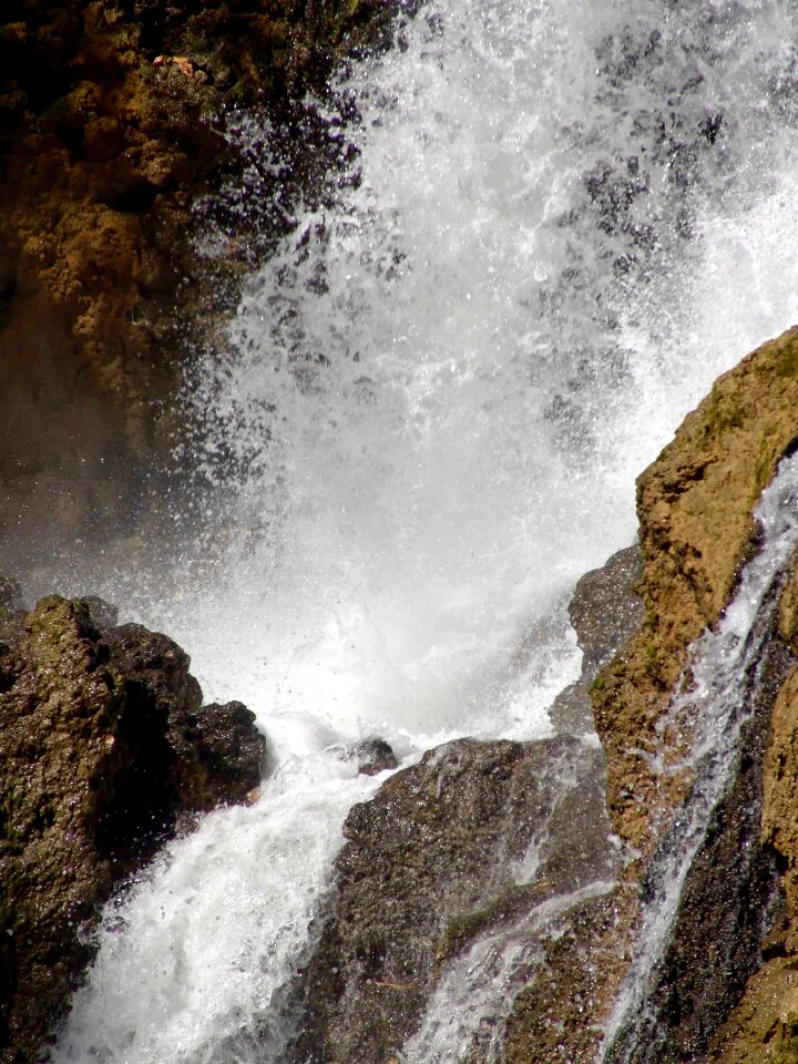 Waters flow stones