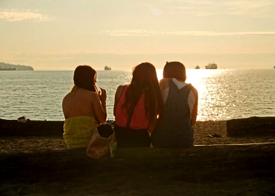 friends chatting, beach sunset