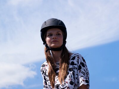 Horse horsewoman helm
