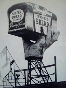 McGavin Bakery Giant Hand and Loaf, 1973