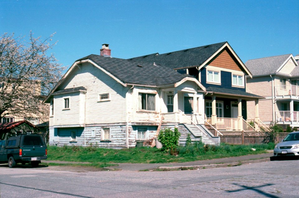 Old house commercial drive