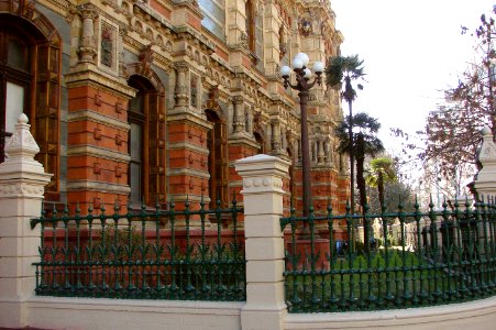 Entrada por calle Riobamba