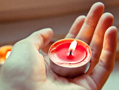Light hand flame