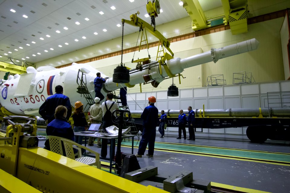 Expedition 49 Soyuz Assembly