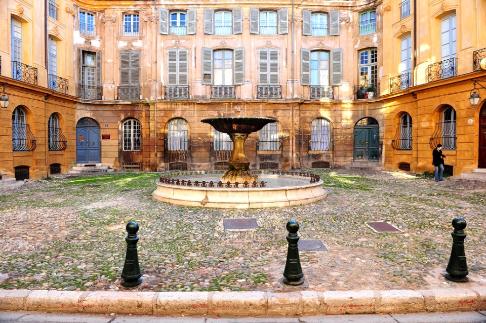 860 Aix-en-Provence (France)
