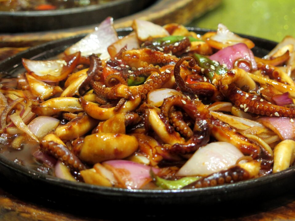 Chinese kitchen pan