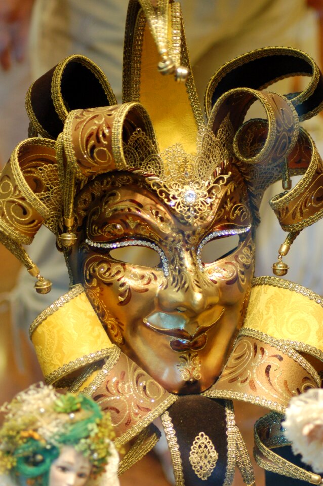 Mask italy gold