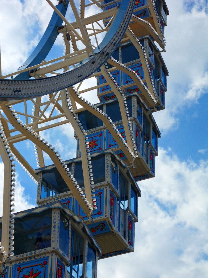 Park attraction manege