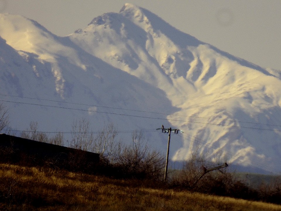 L'Alpe di Cusna da Medelana, Marzabotto, primo appennino bolognese (Pentax Q + MTO 500mm)