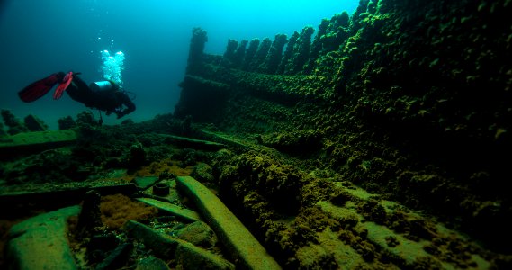 TBNMS diver explores shipwreck photo