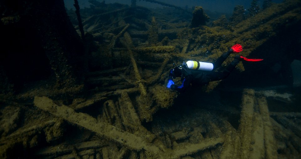 TBNMS diver and shipwreck photo